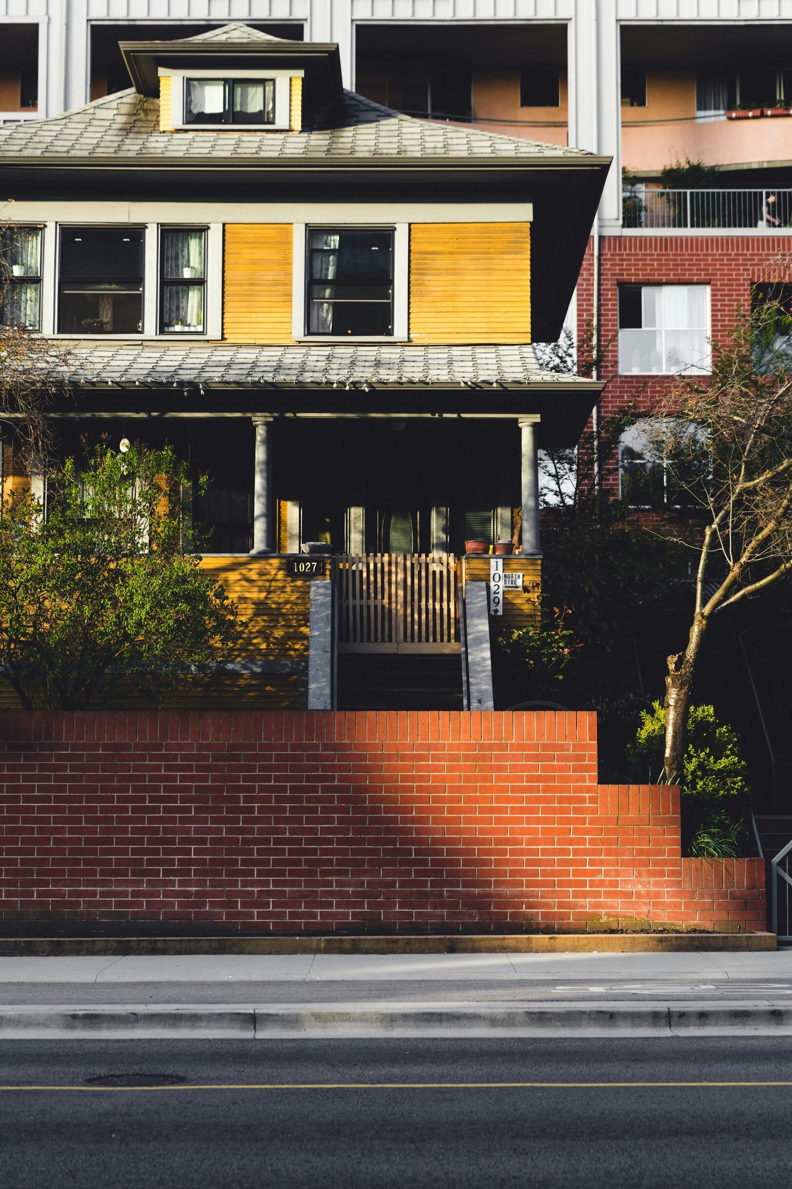 “Elevate Your Home’s Exterior: Clever Hacks for Affordable Curb Appeal”